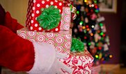 Как выбрать новогодний подарок и заодно сделать доброе дело