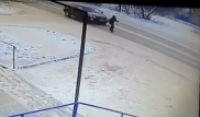 Парень после ссоры с девушкой бросился под авто в Усть-Каменогорске: ДТП попало на видео