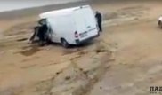 Ford врезался в "КамАЗ" на трассе в Мангистауской области: погиб водитель