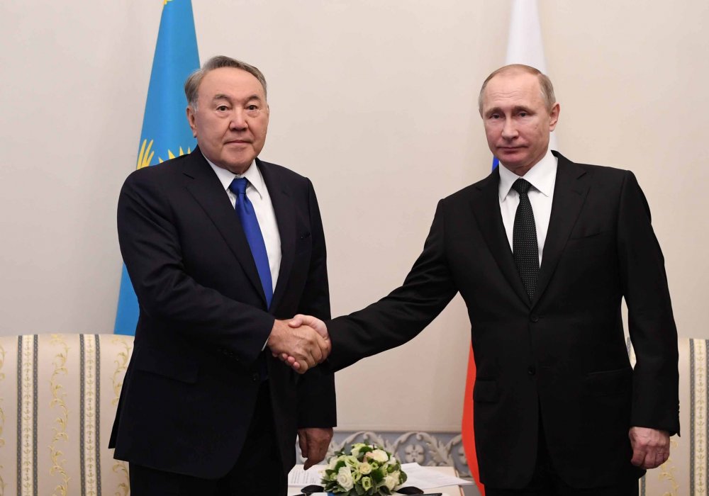 Назарбаев назвал Путина фаворитом на выборах в РФ