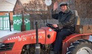 Житель Китая проехал 1,5 тысячи километров на тракторе, чтобы поселиться в Казахстане