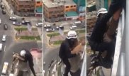 Мужчина упал с крыши высотки, выскользнув из рук спасателя. Видео
