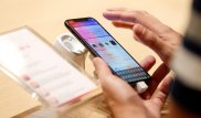 Владелица iPhone требует с Apple почти триллион долларов