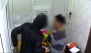 Ломбард внутри торгового центра ограбил мужчина с пистолетом в Алматы