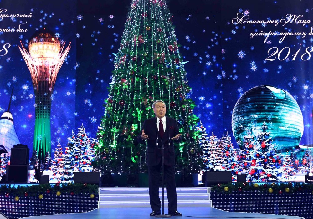 Нурсултан Назарбаев поднял бокал за здоровье казахстанцев