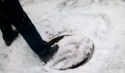 Провалилась в люк и нашла мальчика - замерзающего ребенка спасли в Татарстане