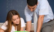 Школьница сделала предложение преподавателю на уроке