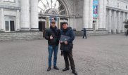 Алматинский бизнесмен, проиграв спор, сделал щедрый подарок первому встречному