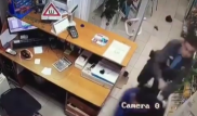 Нападение на АЗС: В "Казмунайгазе" рассказали об отважных кассирше и охраннике