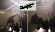 Пассажир выпрыгнул через аварийный люк на крыло самолета, не дождавшись высадки