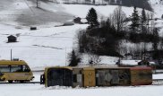 Порыв ветра снес поезд в Швейцарии, пострадали 8 человек
