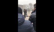 В Чечне тело предполагаемого убийцы кинули перед толпой на площади