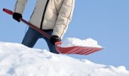 Пистолет, ракетницу и 179 патронов обнаружил житель Капшагая, когда чистил снег