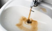 Акиму Жезказгана объявили выговор за грязную воду из-под крана