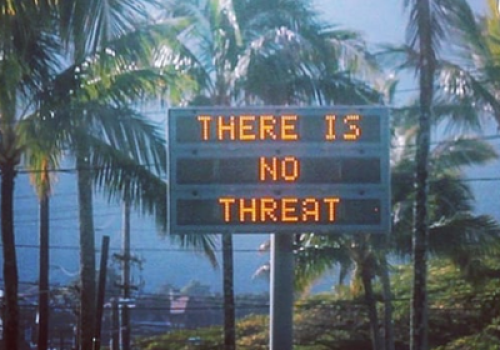 Надпись "Угроза отсутствует" на Гавайах
Фото: usvemcomm / Instagram