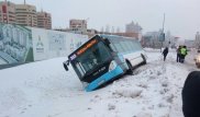 Пассажирский автобус вылетел с дороги в Астане