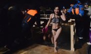 "Я это сделала!". Сотни астанчан окунулись в прорубь в 27-градусный мороз