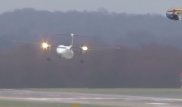 Видео с виртуозной посадкой самолета напугало пользователей Сети