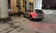Врезавшийся в ворота Акорды полицейский был пьян
