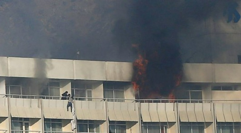 Атака талибов на гостиницу Intercontinental в Кабуле. © Reuters