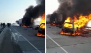 Страшный пожар с фурой и легковушкой сняли очевидцы на трассе Алматы - Хоргос