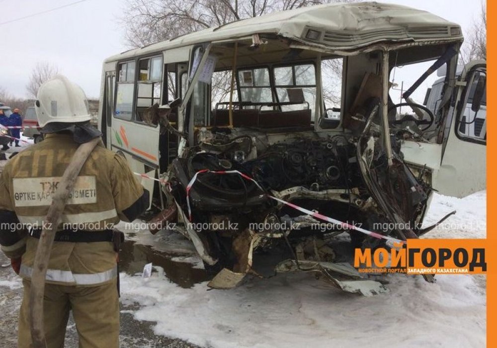 Жуткое ДТП в Уральске: 2 человека погибли и 7 пострадали
