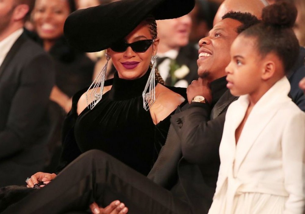 Бейонсе с мужем Jay Z и дочерью на премии "Грэмми". © Instagram