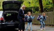 Ученые объяснили, почему нельзя возить детей в школу на машине