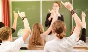 Учительница отрезала школьнице волосы за неподобающий внешний вид