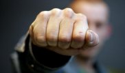 Полицейский ударил мужчину, не давшего потанцевать с девушкой в Актобе