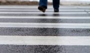 В Павлодаре сбитого пешехода с переломанным тазом несколько часов катали в машине