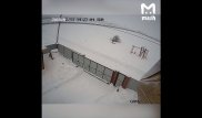 Момент падения пассажирского самолета Ан-148 попал на камеру