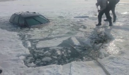 Lexus провалился под лед на Капшагае