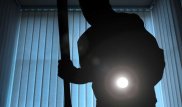 Подозреваемые в краже закрывались от полицейских на щеколду в Экибастузе