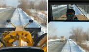 Аким Усть-Каменогорска показал, как убирает снег по выходным на грейдере