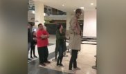 Два подростка в костюме взрослого попытались пройти в кино по одному билету
