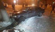 Mercedes после ДТП сбил пешехода в Алматы