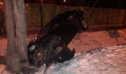 Toyota повисла над арыком после ДТП в Алматы
