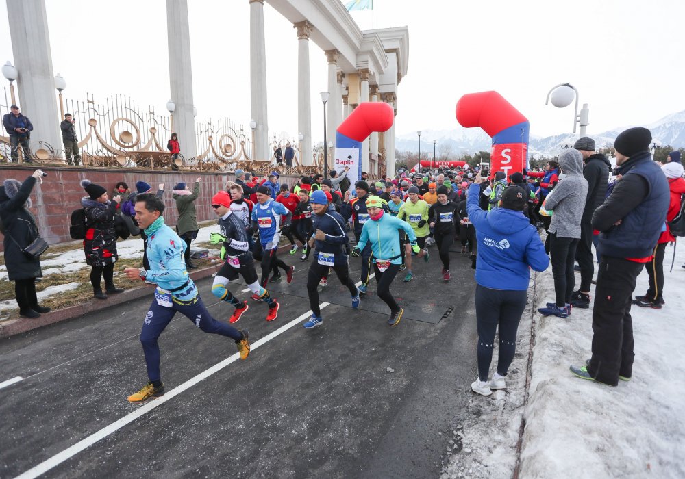1000 любителей бега приняли участие в Зимнем забеге Алматы Марафона
