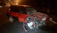 Toyota врезалась в деревья в Алматы: водитель госпитализирован