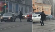 Странное поведение мужчины на улице Макатаева в Алматы: полицейские задержали нарушителя