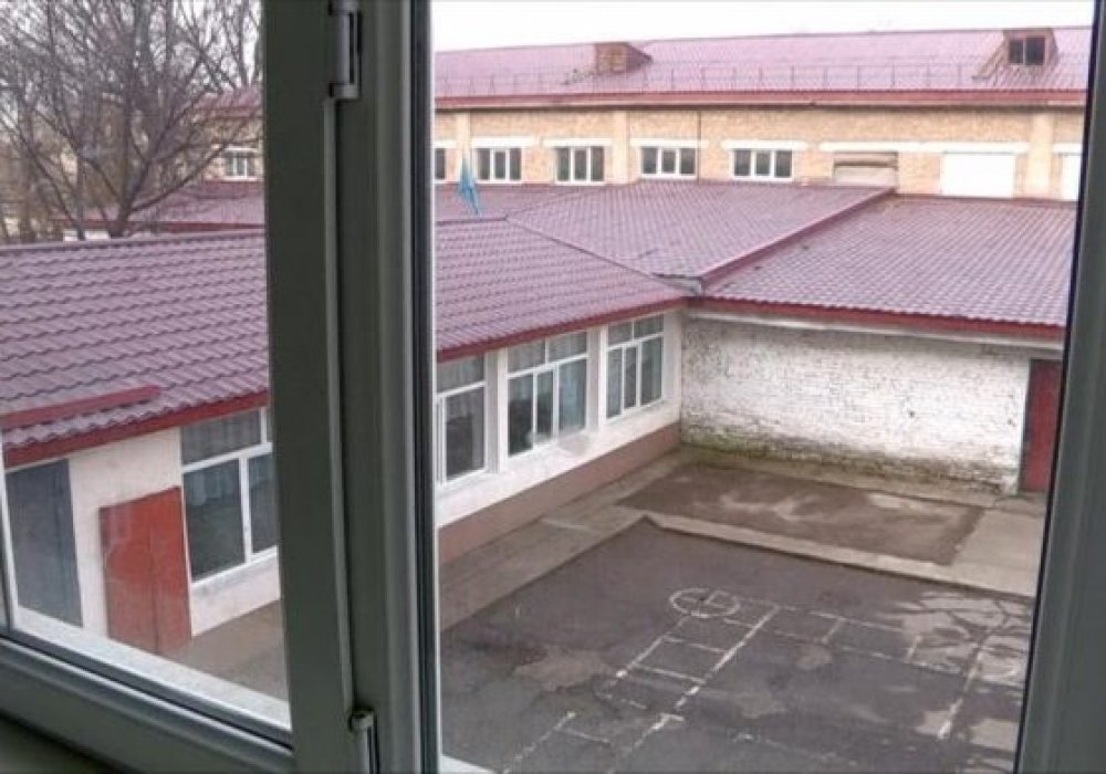 Вид из окна средней школы № 18. © otyrar.kz