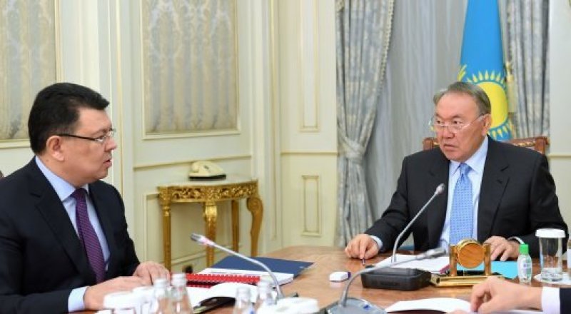 Президент Казахстана Нурсултан Назарбаев и министр энергетики Канат Бозумбаев. © akorda.kz