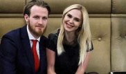 Мужа Пелагеи сфотографировали целующимся с другой женщиной