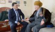 Со 100-летием ветерана войны Габдуллу Бейсембаева поздравил аким Павлодарской области