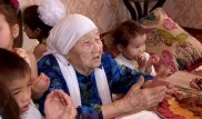 В Шымкенте живут 18 женщин старше 100 лет: долгожительниц поздравил акимат