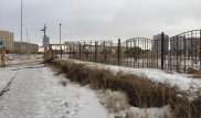 Строительный кран упал в Астане из-за сильного ветра