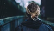 Полиция ищет мать, бросившую новорожденного на кладбище в Уральске