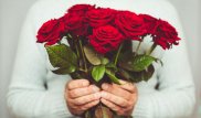"Букет из 101 розы оказался не нужен" - казахстанцы продают подарки на 8 Марта