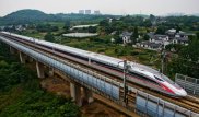 Высокоскоростной поезд длиной более 400 метров впервые испытали в Китае